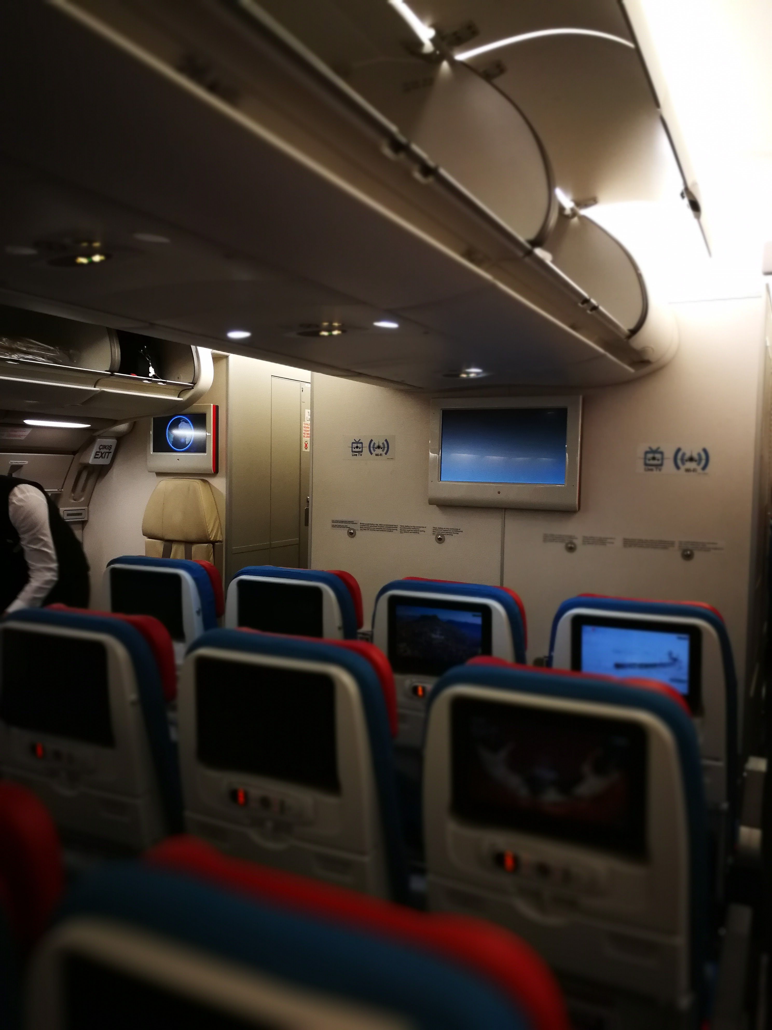 トルコ航空 A330機内 エコノミークラス 成田 イスタンブール レポート きらひび 旅行記や食べ歩きグルメ クレジットカードなどの雑記ブログ
