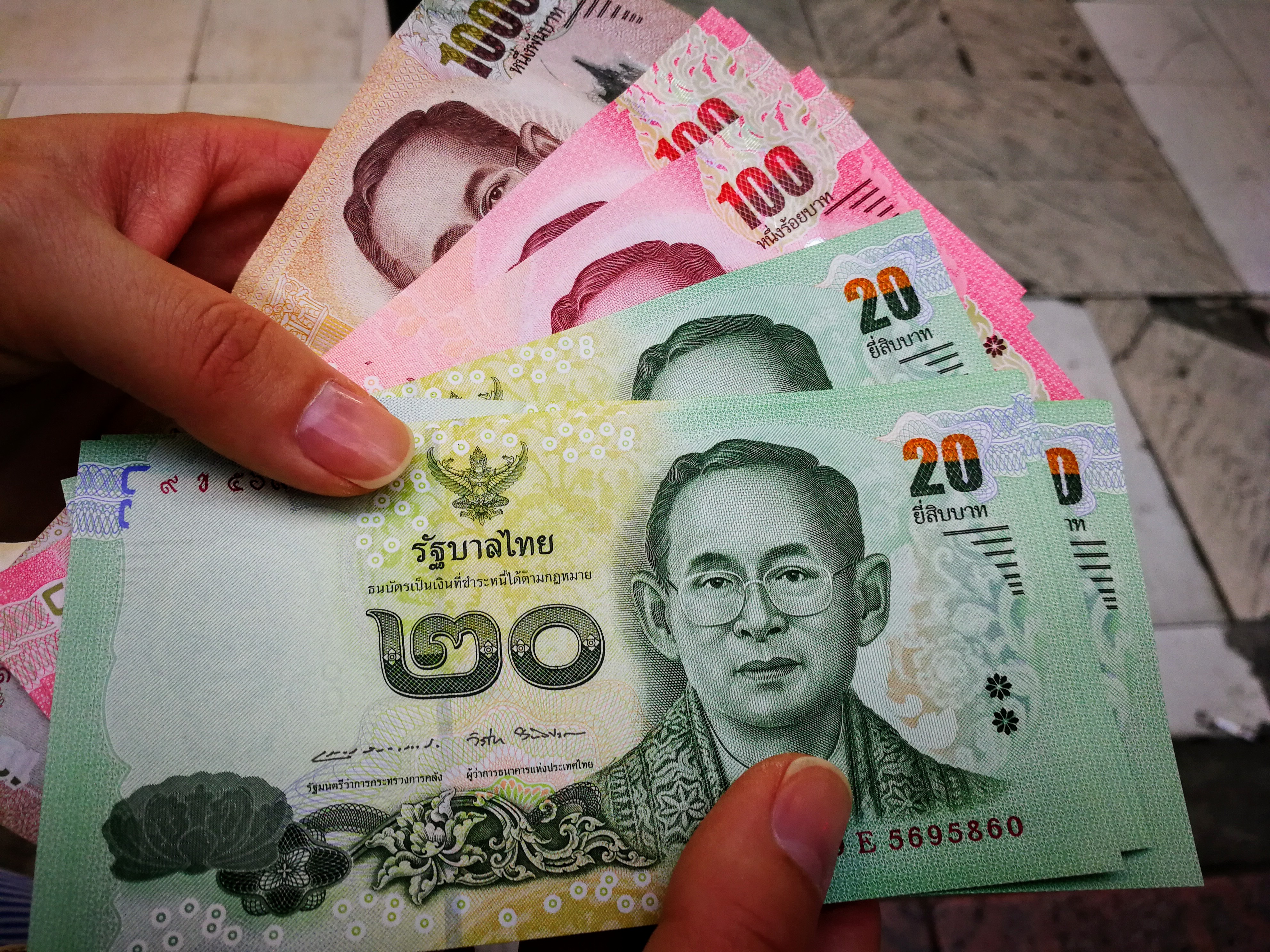 タイ | バンコク | スクンビットでレートの良い両替所【D.A.T.Exchange】｜きらひび |  旅行記や食べ歩きグルメ&クレジットカードなどの雑記ブログ