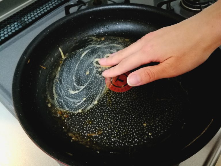 【裏ワザ】油汚れがスッキリ！！鍋やフライパンの洗い方 きらひび 旅行記や食べ歩きグルメ&クレジットカードなど